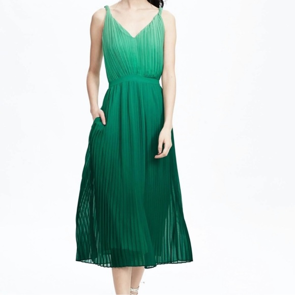 Banana Republic Dresses & Skirts - NWT Banana Republic Green Pleated Ombre Midi Dress